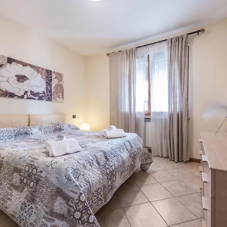 Borgo Delle Colline * מנרבה דל גארדה